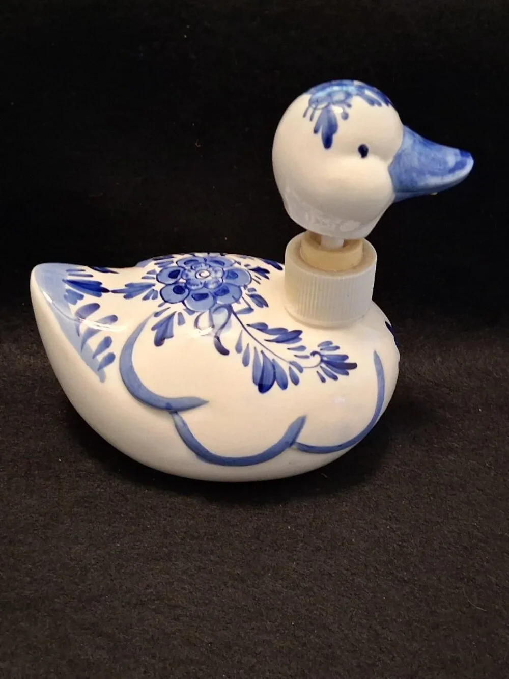 Vintage 60s Hand Painted Delft Porcelain Blue & White Duck Soap Dispenser w/Pump - Picture 5 of 11